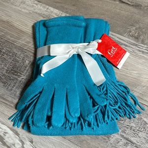 NEW YORK AND COMPANY SCARF AND GLOVES SET